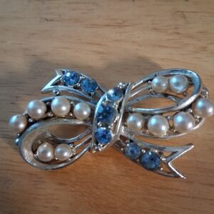 Vintage Rhinestone Pearl Bow Brooch in